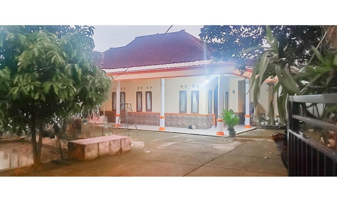 Homestay Bukit Pamoyanan 2 Redpartner Bukanagara Bagian luar foto
